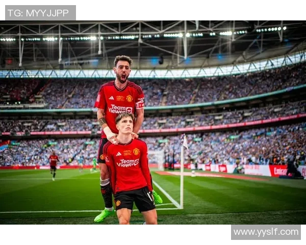 国王杯激战那不勒斯与曼联战平争议判罚引发全场热议