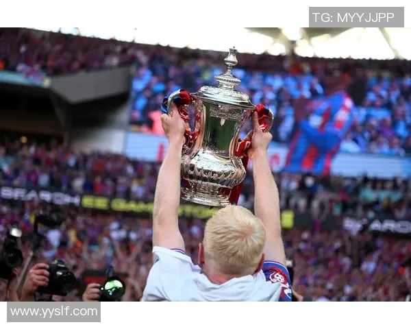 欧联杯惊心动魄曼城逆转里昂全场沸腾的精彩瞬间回顾