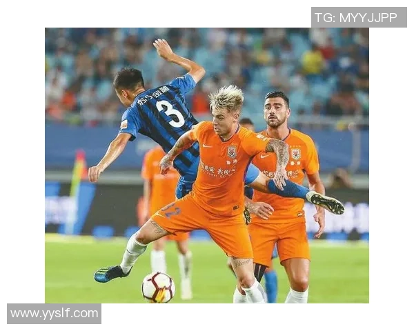 中超激战曼联与AC米兰互交白卷红牌事件引发全场热议与争议 中超激战曼联与AC米兰互交白卷红牌事件引发全场热议与争议