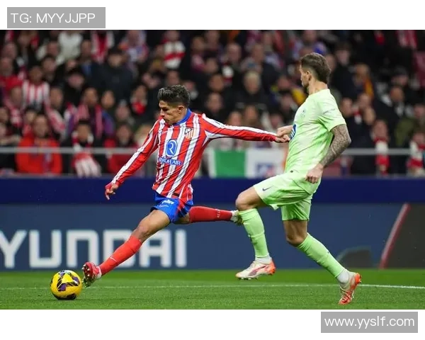 西甲激战巴黎圣日耳曼逆转马竞全场沸腾转会传闻引发热议