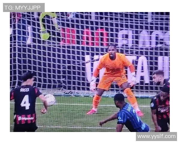 国王杯精彩对决AC米兰4-0战胜拜仁帽子戏法引发争议判罚热议